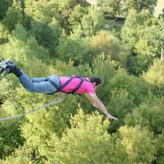 Saut à l'élastique depuis le Viaduc de Druyes (89)