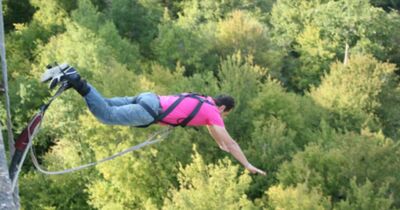 Saut &agrave; l'&eacute;lastique depuis le Viaduc de Druyes (89)