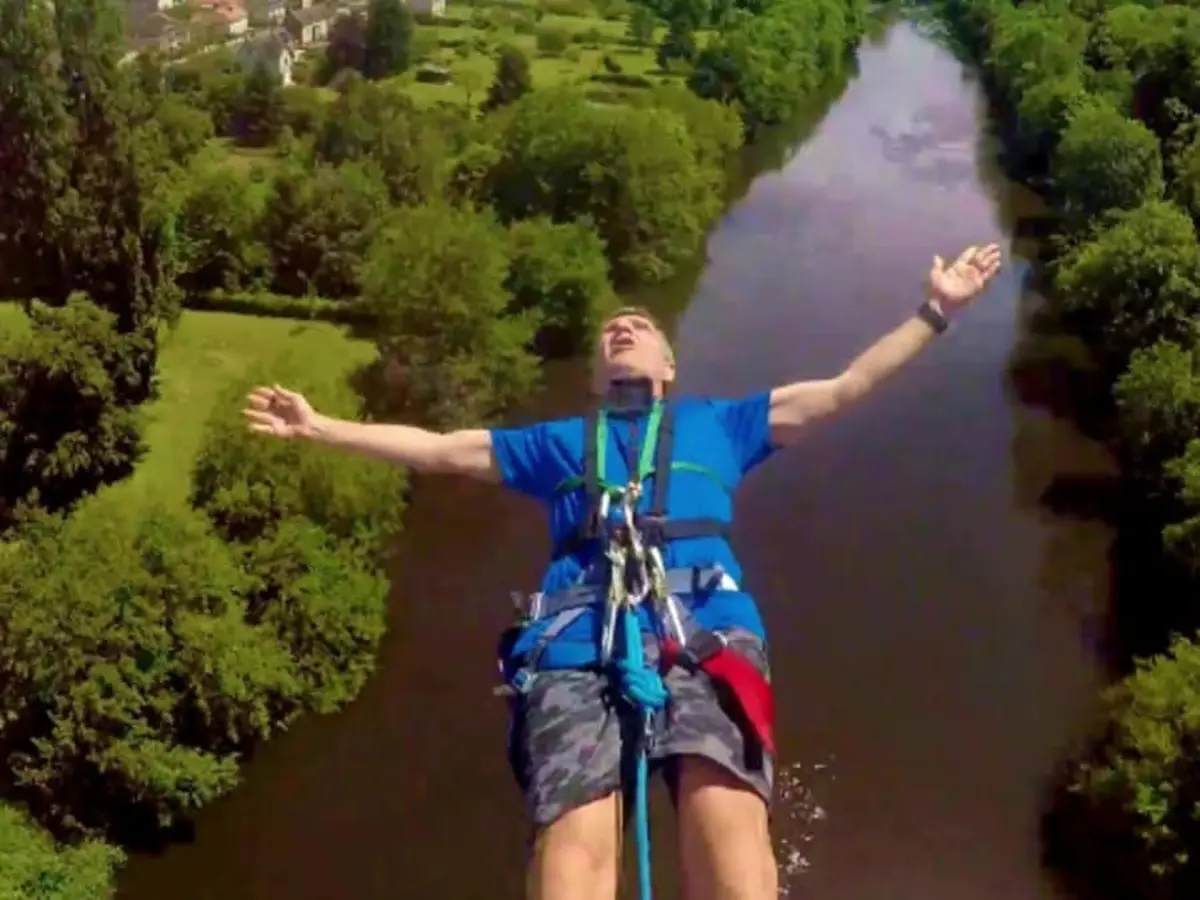 Saut à l'élastique depuis le Viaduc de Le Blanc (36)