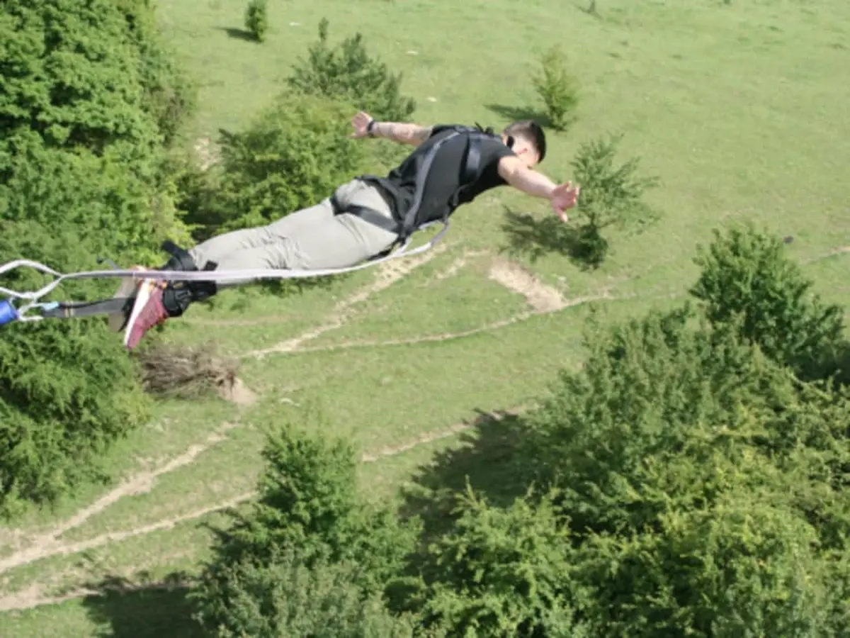 Saut à l'élastique du Viaduc d'Exermont en Champagne-Ardennes