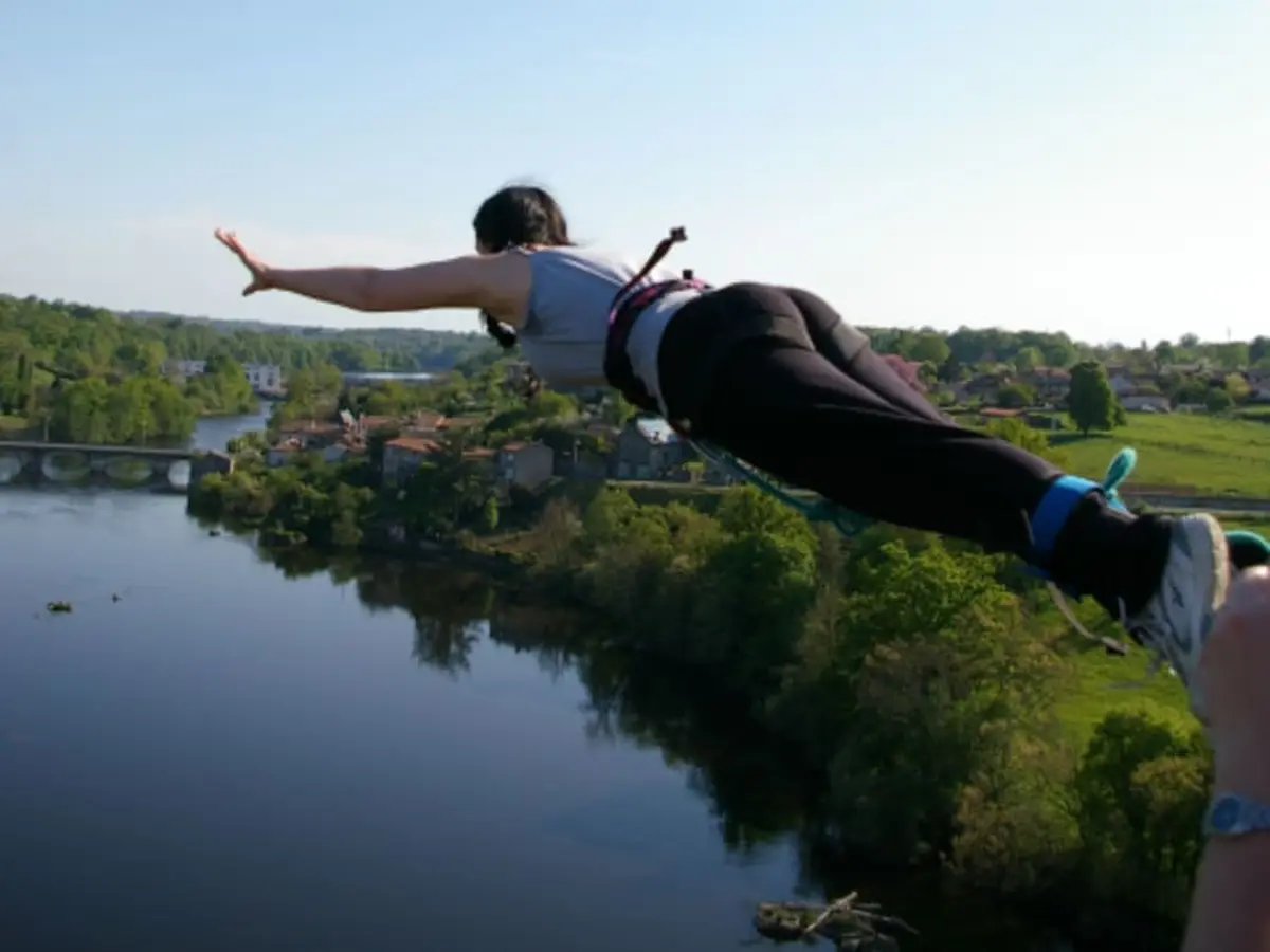 Saut à l'élastique du Viaduc de l'Isle Jourdain (86)