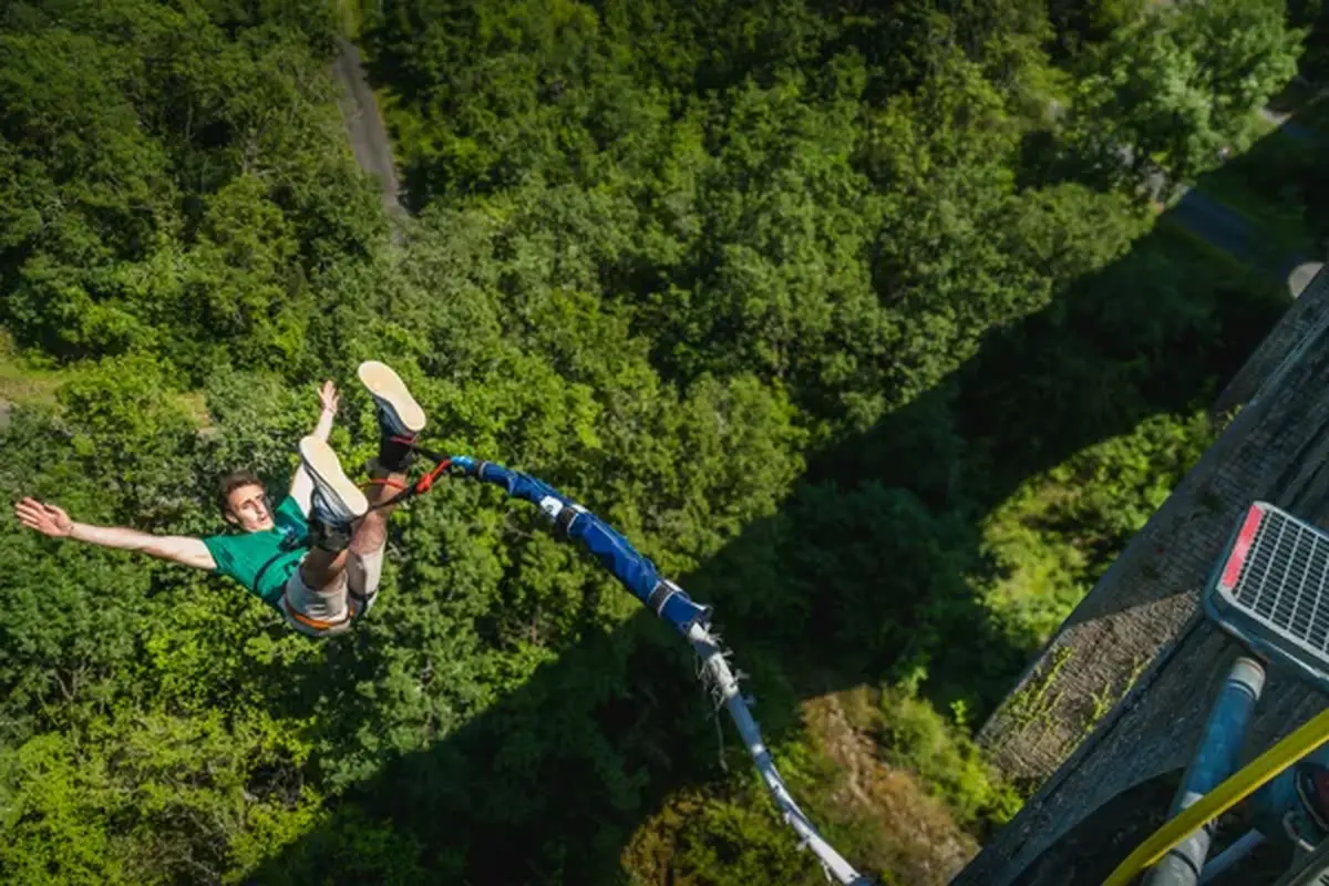 Saut à l'élastique du viaduc de Ste-Eulalie de Cernon