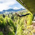 Saut &agrave; l'&eacute;lastique face au Massif du Mont Blanc (74)