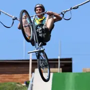 Saut à l'élastique sur tremplin à Saint-Jean-de-Sixt (74)