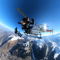 Saut en parachute depuis un hélicoptère à Megève (74)