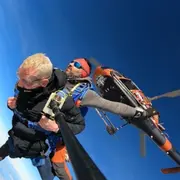 Saut en parachute depuis un hélicoptère près de Genève (74)