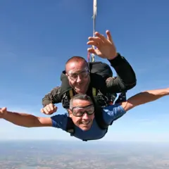 Saut en parachute en tandem à Clermont-Ferrand (63)