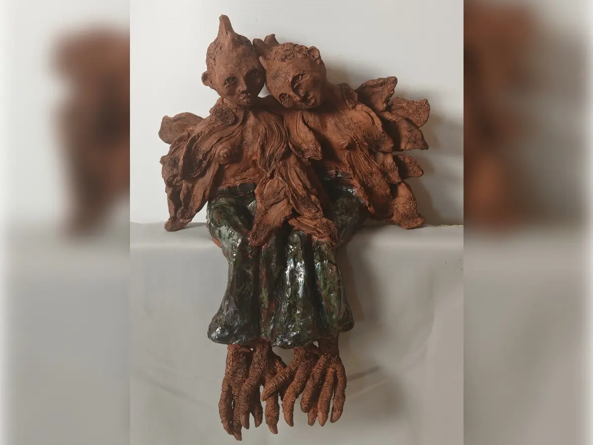 Sculptures, Des plumes d'étrangeté