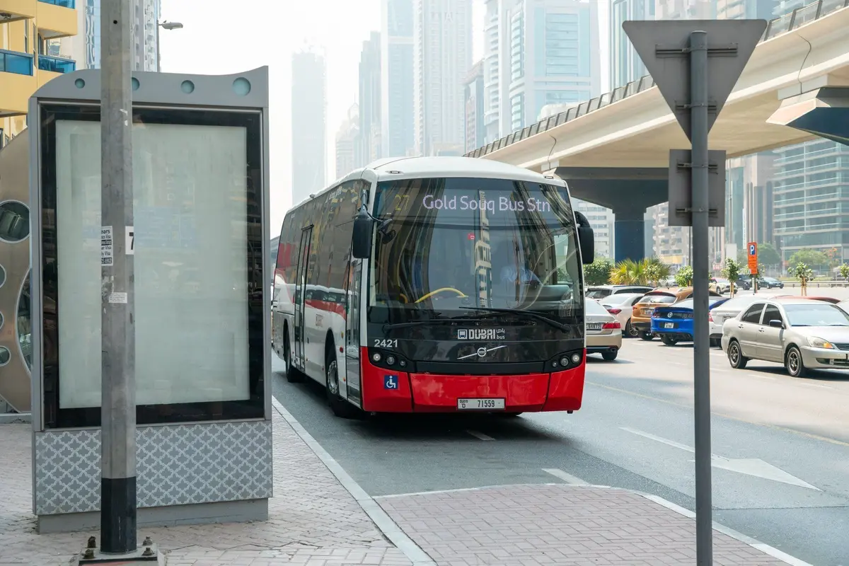 Se déplacer à Dubaï : ce que les visiteurs doivent savoir sur les différents moyens de transport