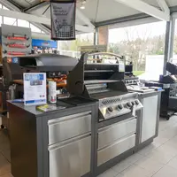 Une véritable cuisine pour l'extérieur avec ce modèle Napoleon DR