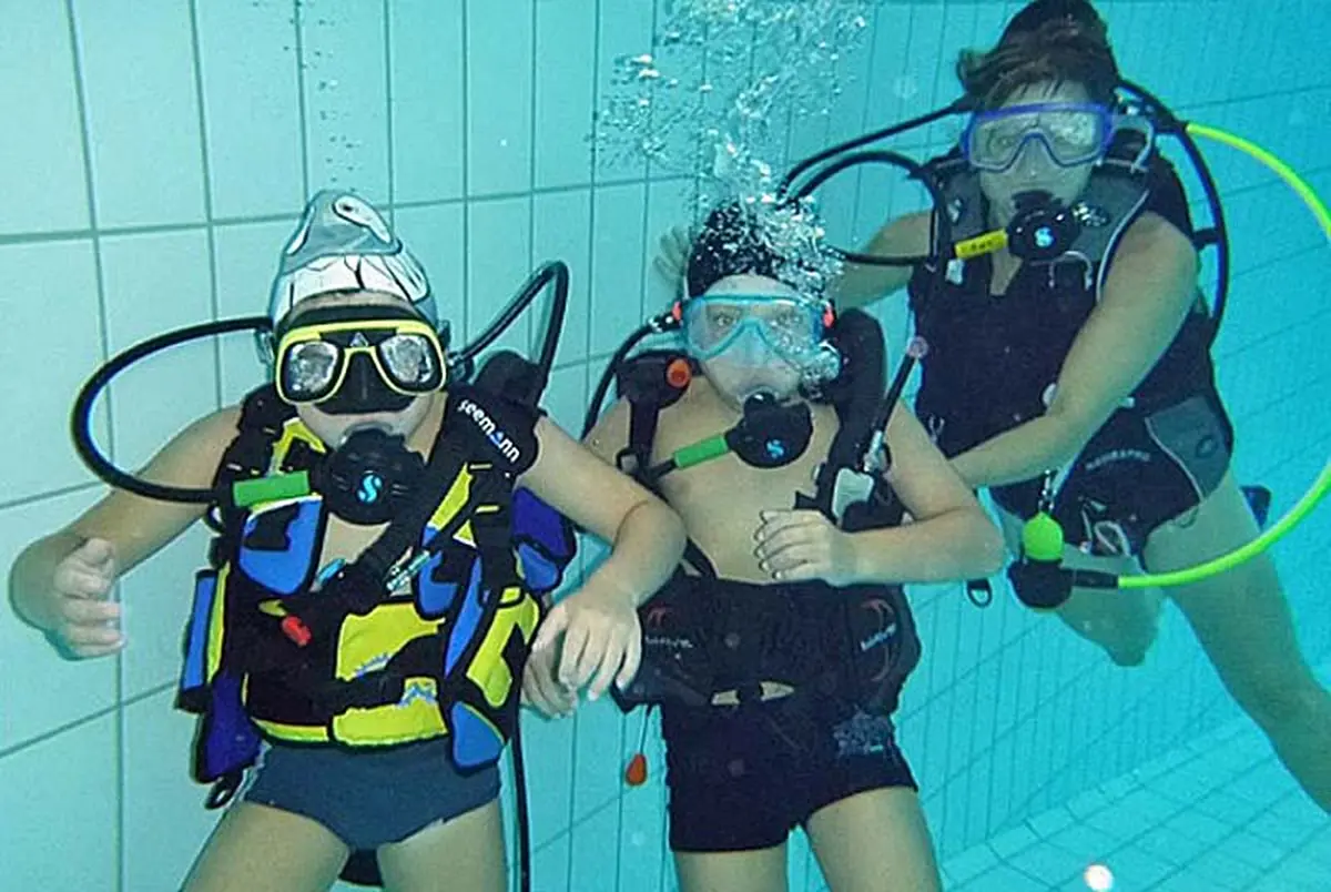 Seance De Bapteme De Plongee A Aqualangres