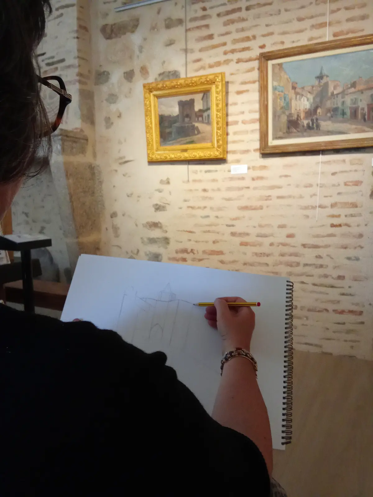 Séance de dessin dans les collections permanentes du musée