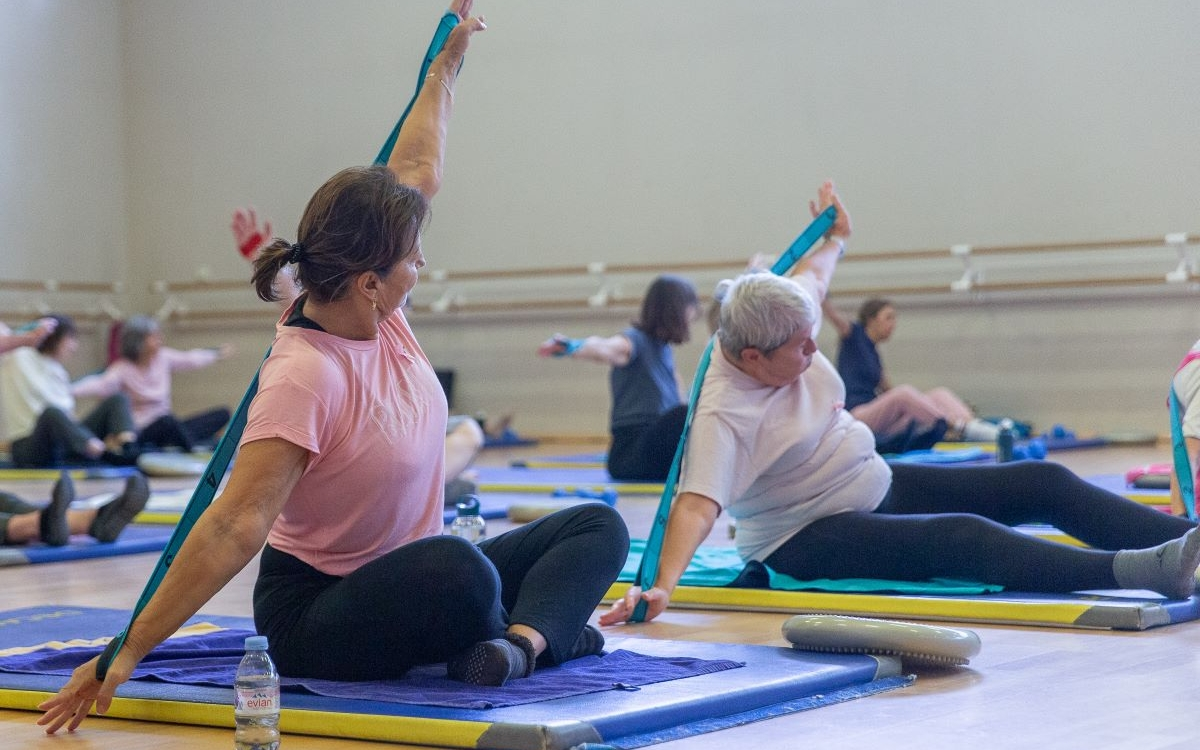 Activité sportive pour les seniors au gymnase Charles Mildé (17e)