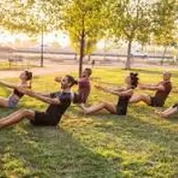 Séance de yoga en plein air