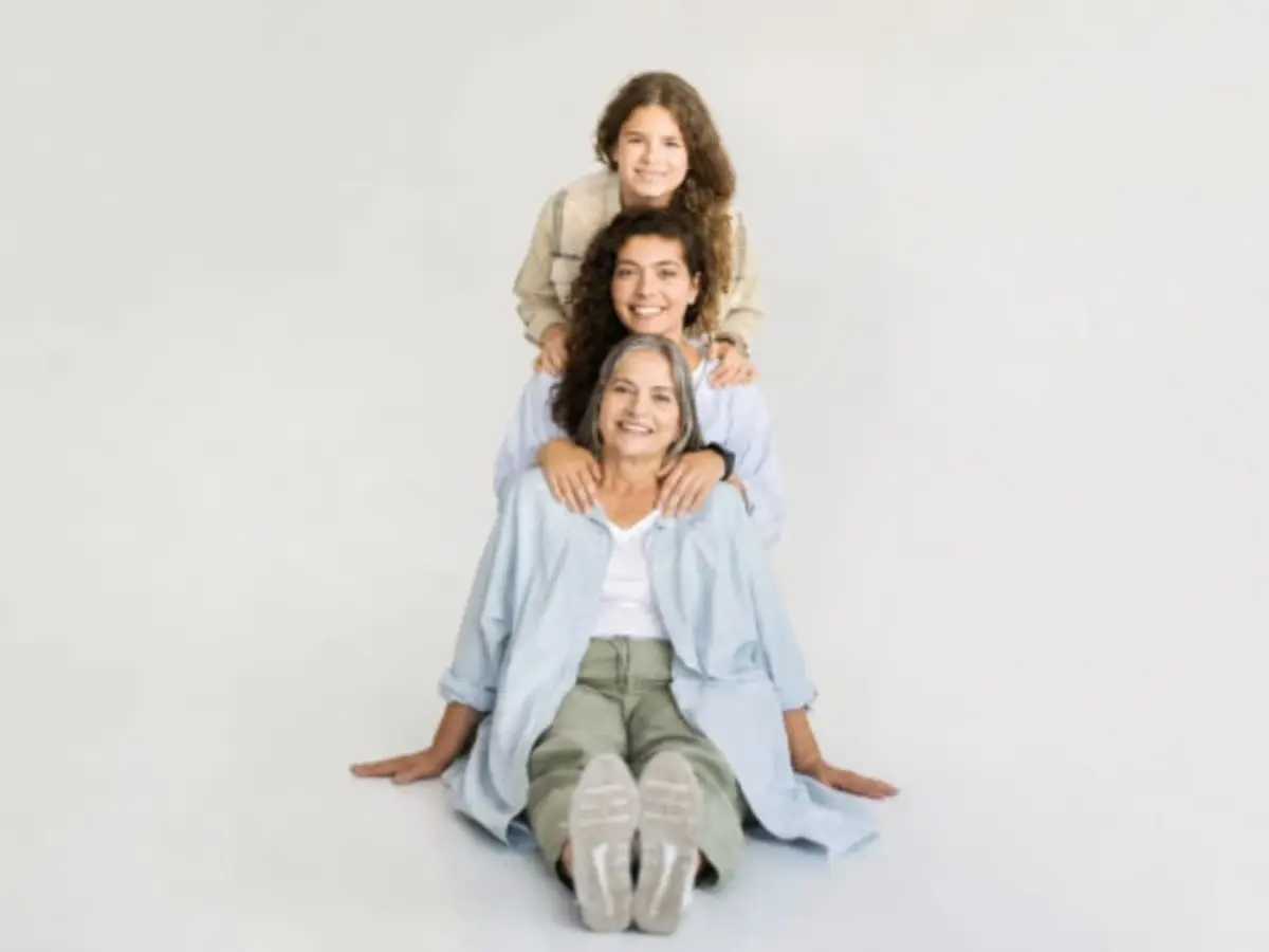 Séance photo pour famille en studio cyclorama blanc à Vendargues (34)