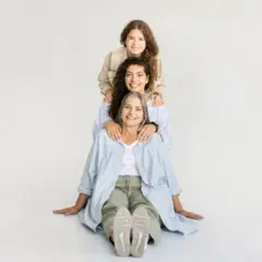 Séance photo pour famille en studio cyclorama blanc à Vendargues (34)