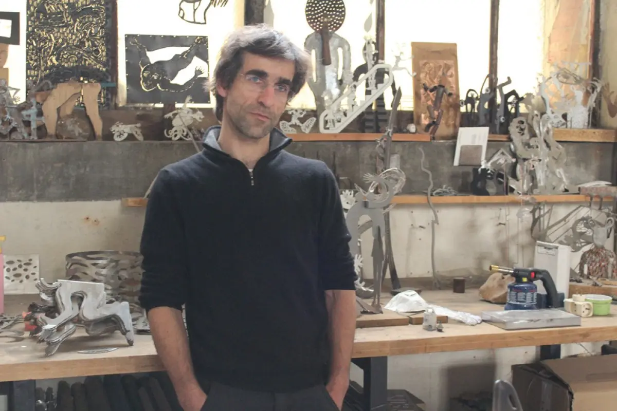 Sébastien Haller, plasticien et sculpteur, participe aux ateliers ouverts depuis une dizaine d'années