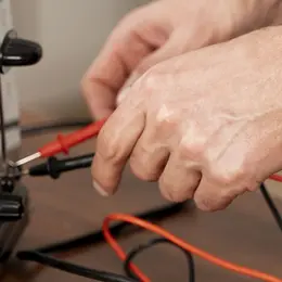 Seconde vie : Atelier de réparation électrique/électronique