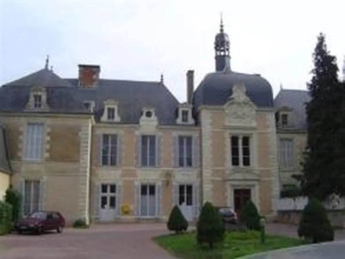 Secrets de Pays : Le Château d'Angliers et son village