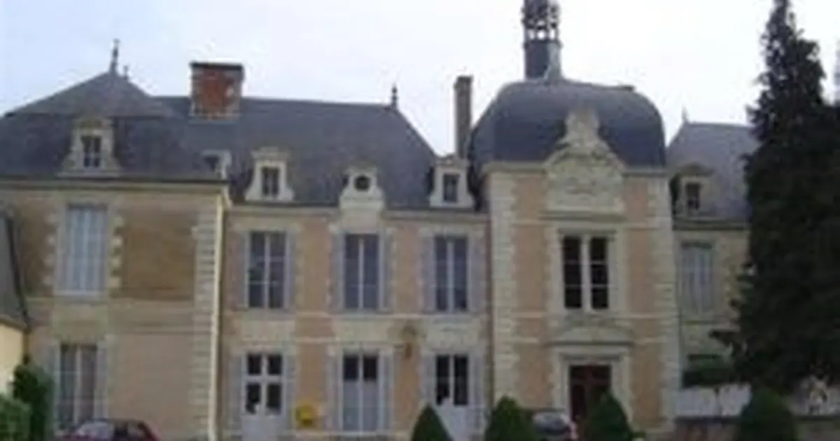 Secrets de Pays : Le Château d'Angliers et son village