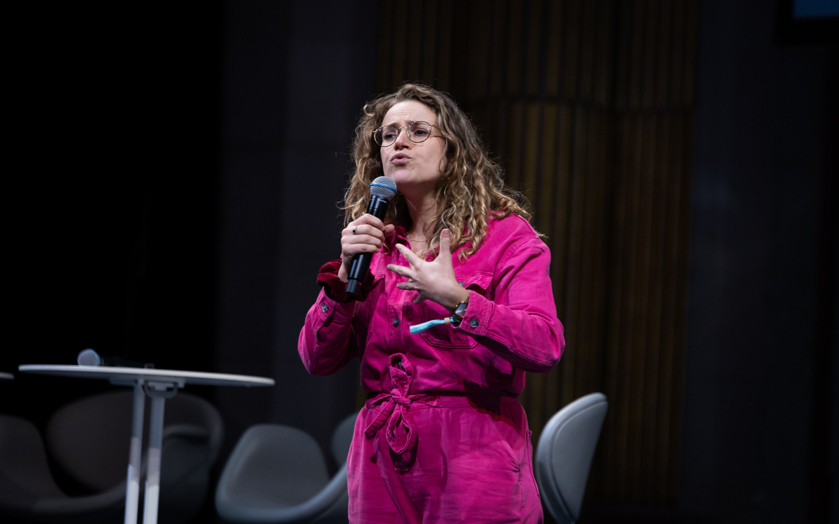 Seule en scène Dissonante, Rafaella scheer