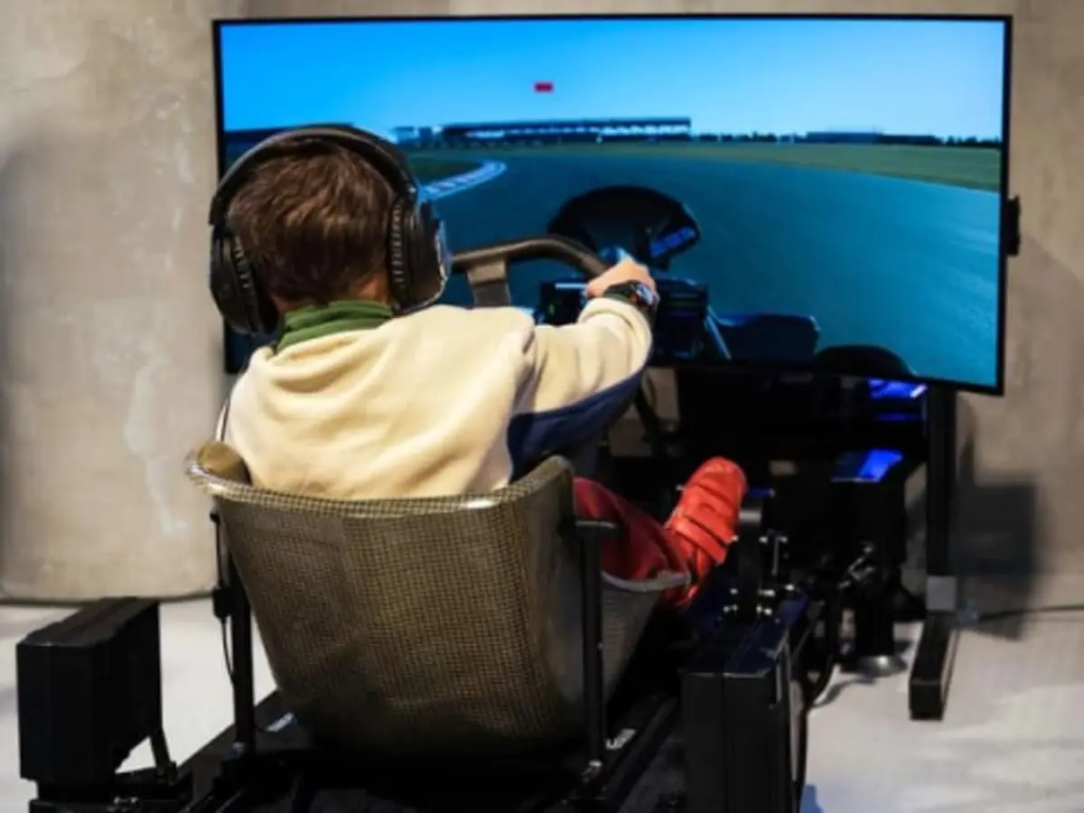 Simulateur de course Karting pour futurs pilotes à Paris 2ème