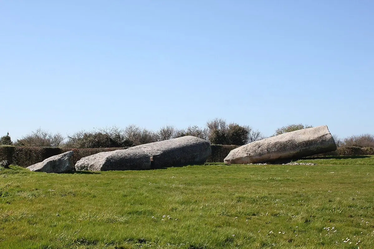 Le grand Menhir brisé