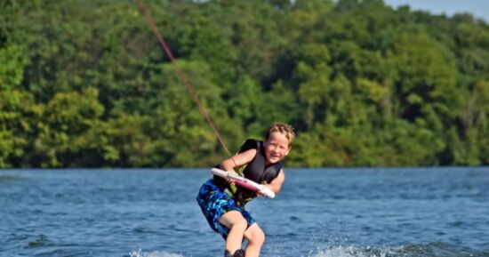 Ski nautique &agrave; Pradines pr&egrave;s de Cahors (46)
