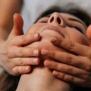 Soin du visage lumière anti-âge à Romainville (93)