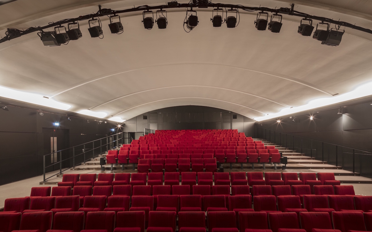 Soirée de clôture du festival de l'artisanat au théâtre Traversière