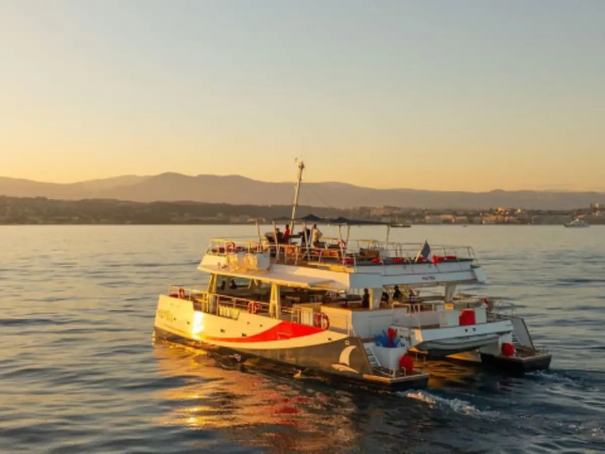 Soirée dîner en catamaran depuis Nice (06)