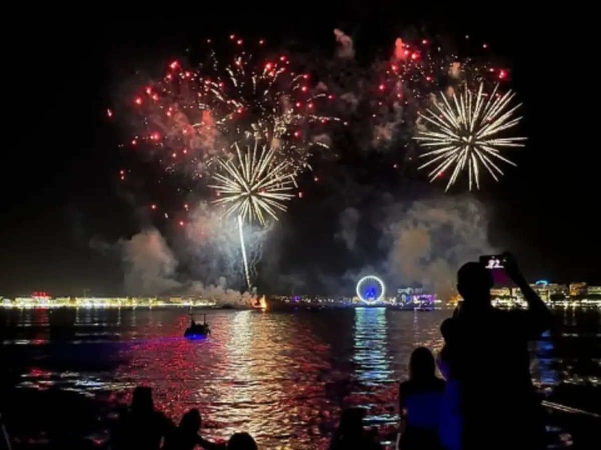 Soirée dîner feu d'artifice en mer depuis Marina Baie des Anges