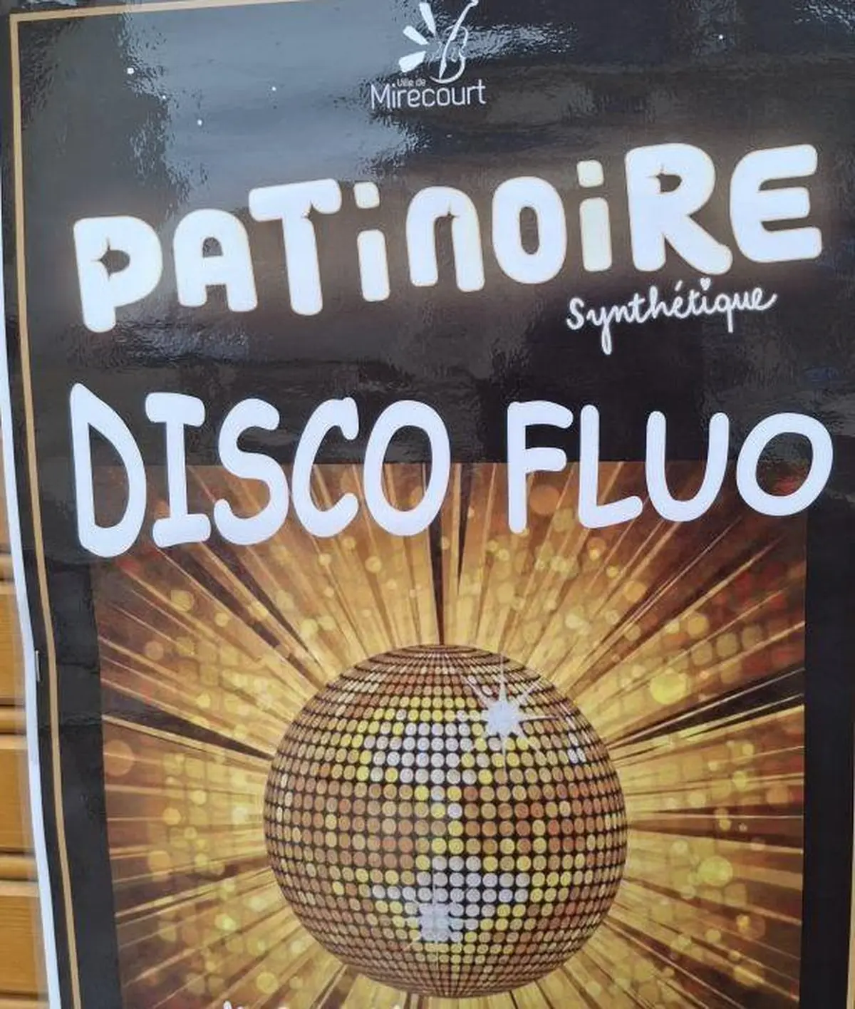 Soirée disco fluo à la patinoire de Noël