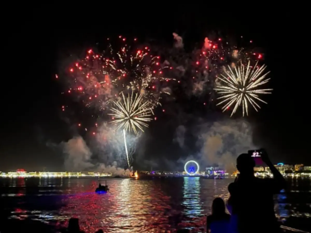 Soirée en catamaran dîner et feu d'artifice depuis Saint-Raphaël