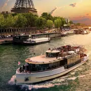 Soirée & apéro avec champagne sur la Seine par Les Vedettes