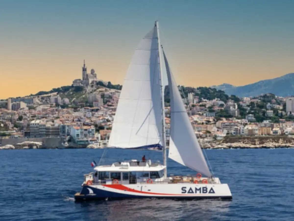 Soirée sunset & dîner à bord d'un catamaran depuis Marseille