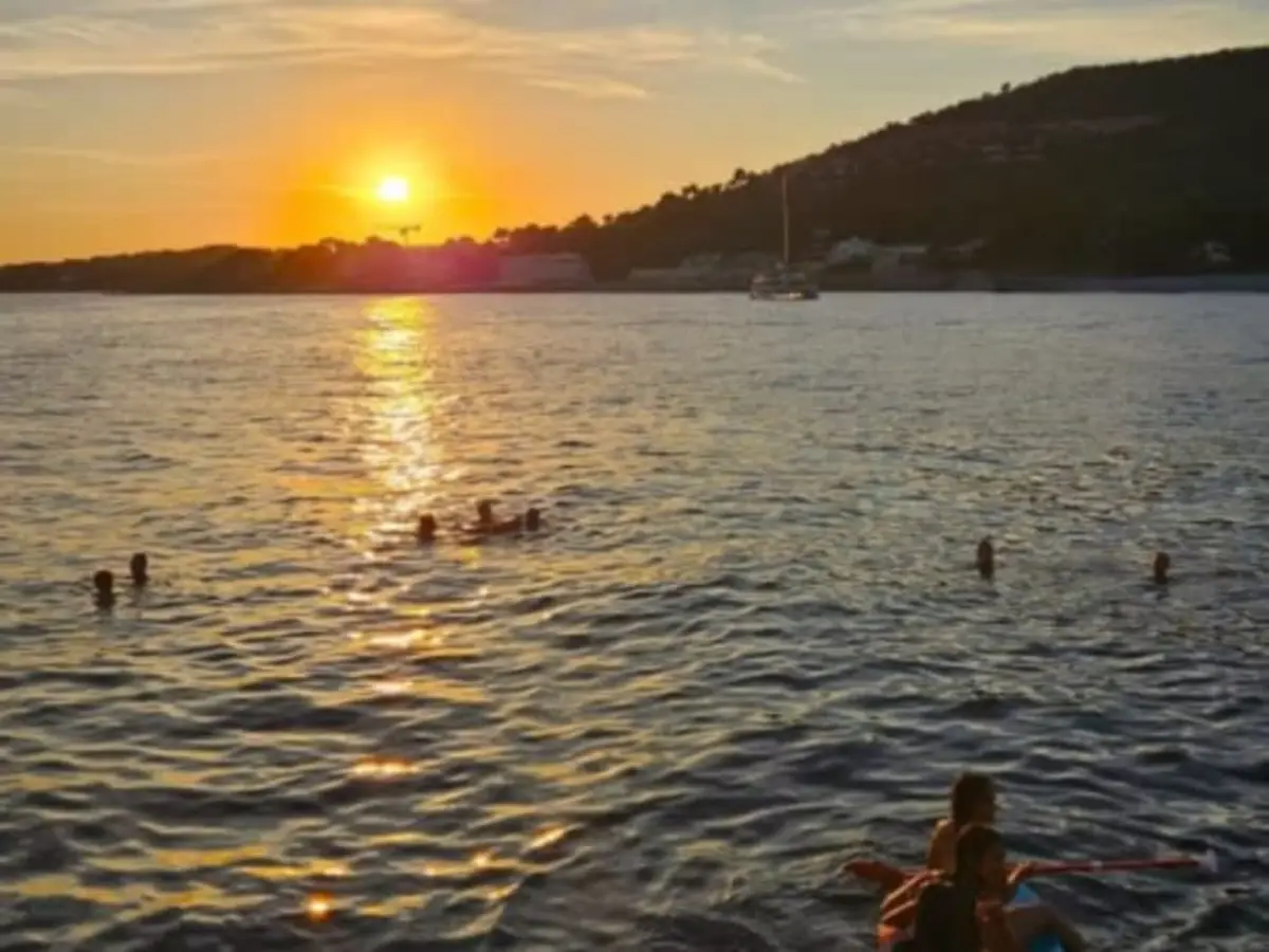 Soirée sunset guinguette en catamaran depuis Saint-Raphaël