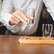 Soirée Terpène x La Pêche dans l’Assiette – Accords autour du gin bio à La Cave des Tontons