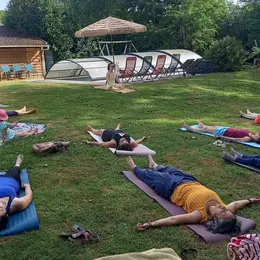 Soirée Yoga au bord de la piscine