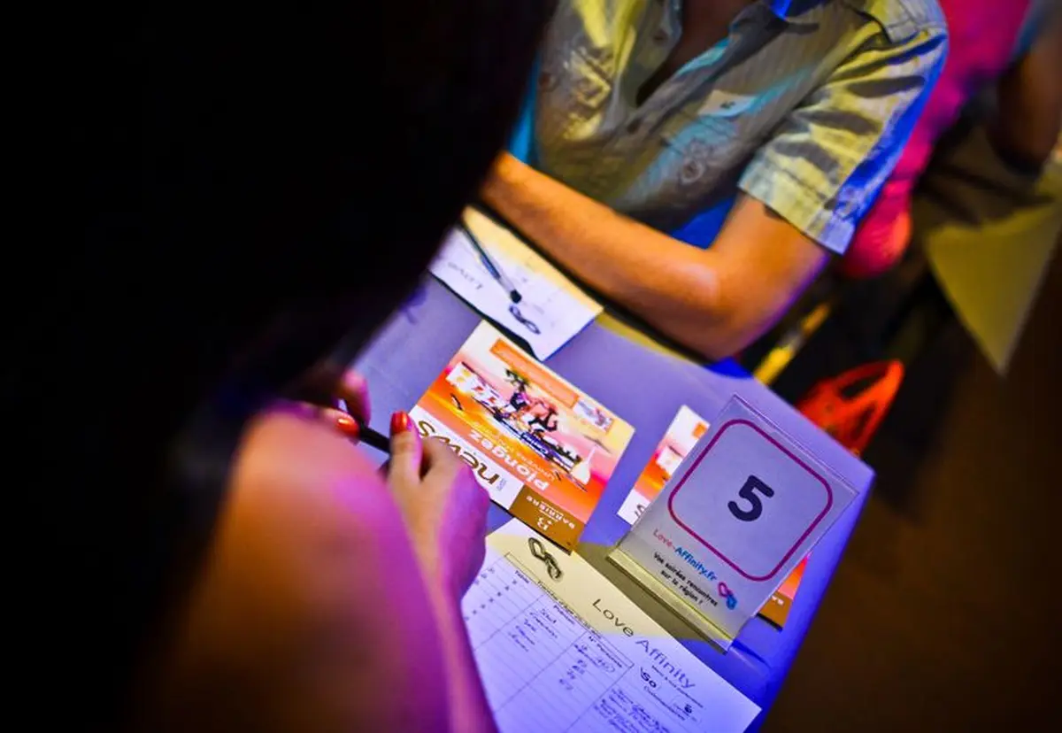 Saurez-vous charmer la personne en face de vous en sept minutes ?