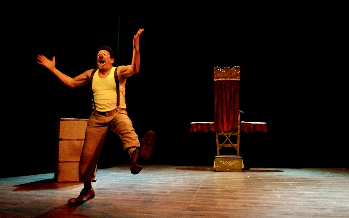 Solo de magie clownesque pour les petits et les grands au Lucernaire