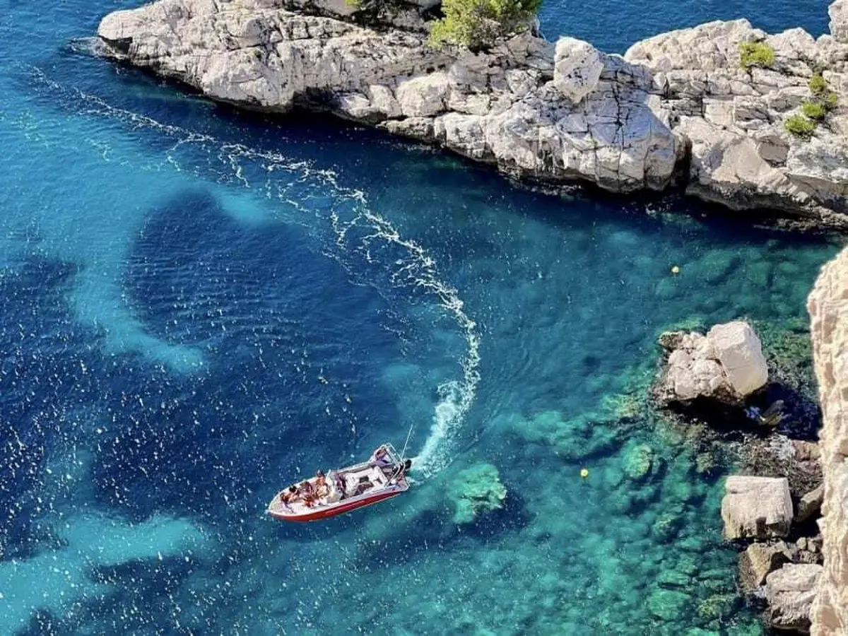 Sortie en bateau &agrave; moteur privatis&eacute; dans les Calanques (13)