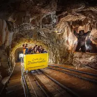 Descente en funiculaire dans la Grotte des Demoiselles (Hérault) &copy; La Grotte des Demoiselles