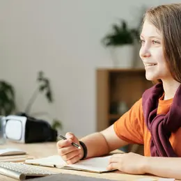 Soutien scolaire en ligne : bien choisir la plateforme adaptée à votre enfant