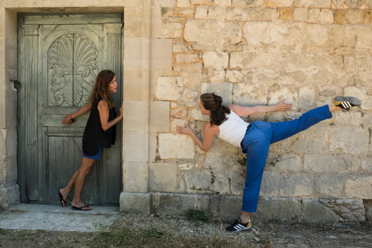 Spectable Surgir d'entre les murs