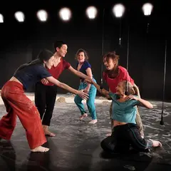 Spectacle - À l'aune de leurs peaux