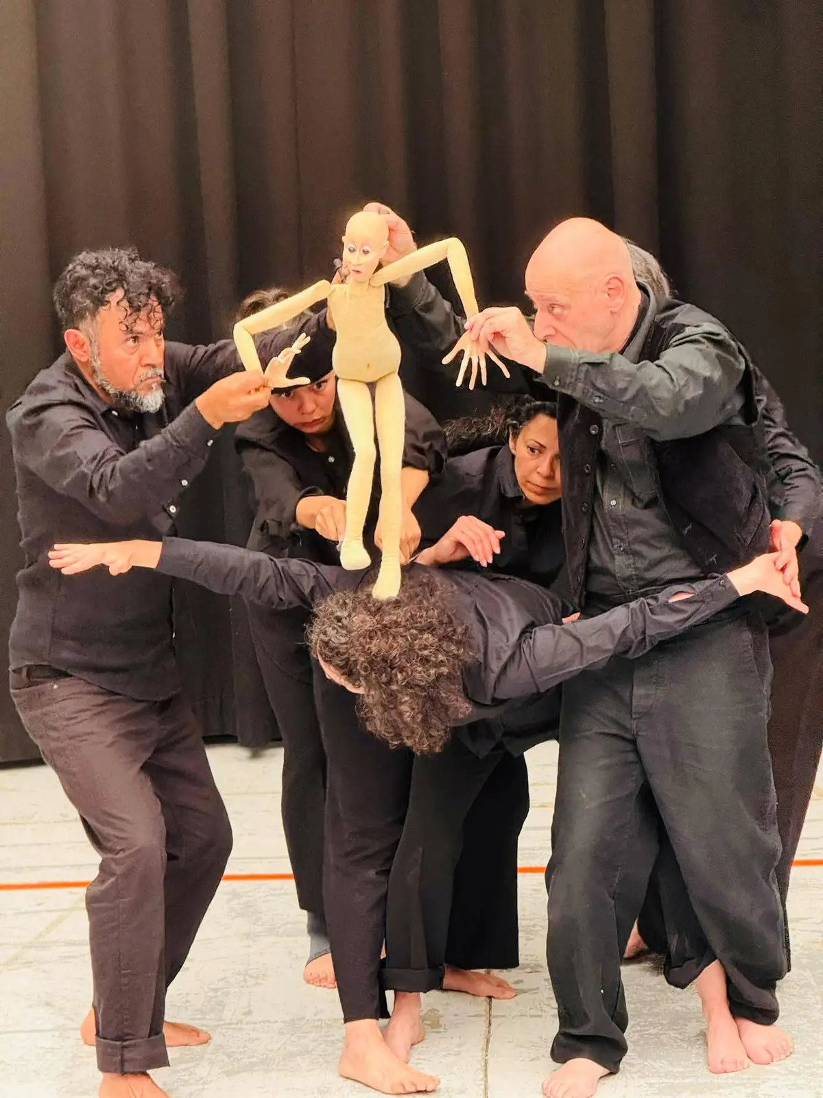 Spectacle au Bavardou : Théâtre Marionnette « Comme c’est étrange un nous », du collectif Looking for Rose