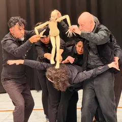 Spectacle au Bavardou : Théâtre Marionnette « Comme c’est étrange un nous », du collectif Looking for Rose