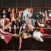 Spectacle De Cirque Avant Que ça Passe