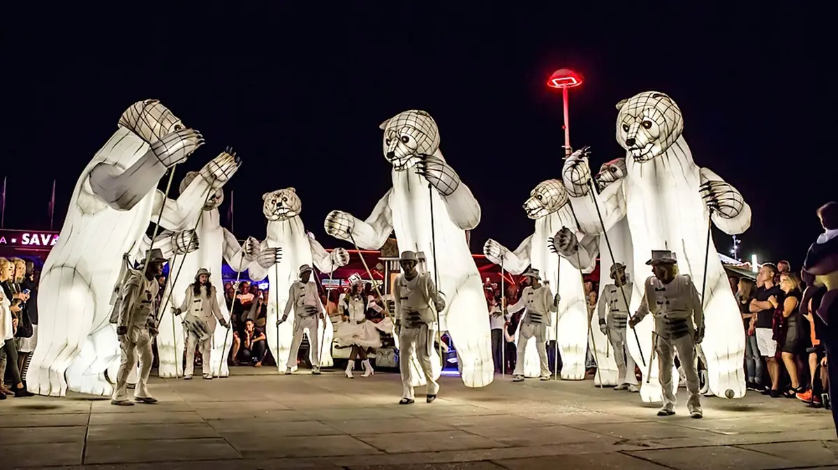 Spectacle déambulatoire « Gueule d'Ours » - Noël à Chartres 2025